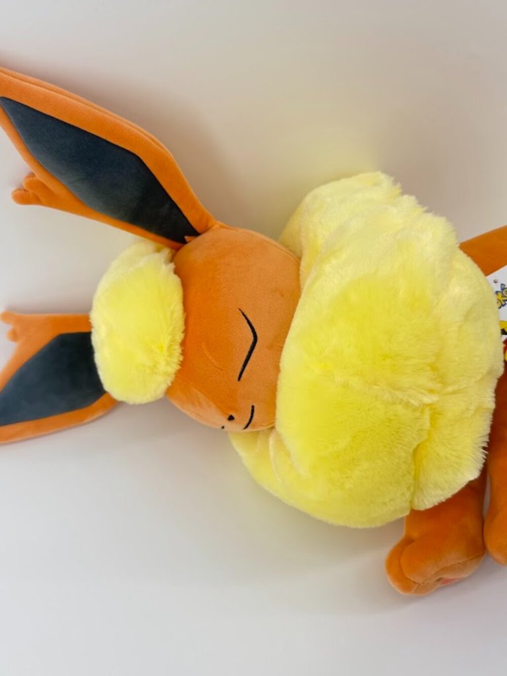 Pokémon Flareon 18" Evolutions Sleeping Plush Buddy by Jazwares - NEW WITH TAGS - Picture 6 of 7